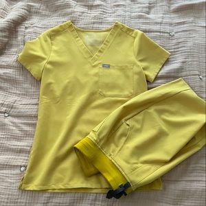 Figs LIMITED EDITION light gold scrub set XXS